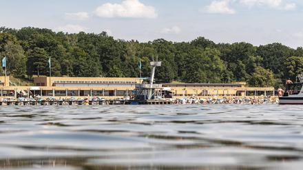Strandbad Wannsee: Das denkmalgeschützte Gebäude aus den Zwanzigerjahren droht unwiederbringlich zu verfallen.