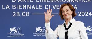 Actor Sigourney Weaver gestures during a photocall for Golden Lion Award for Lifetime Achievement on the day of the opening ceremony of the 81st Venice Film Festival, Venice, Italy, August 28, 2024. REUTERS/Louisa Gouliamaki