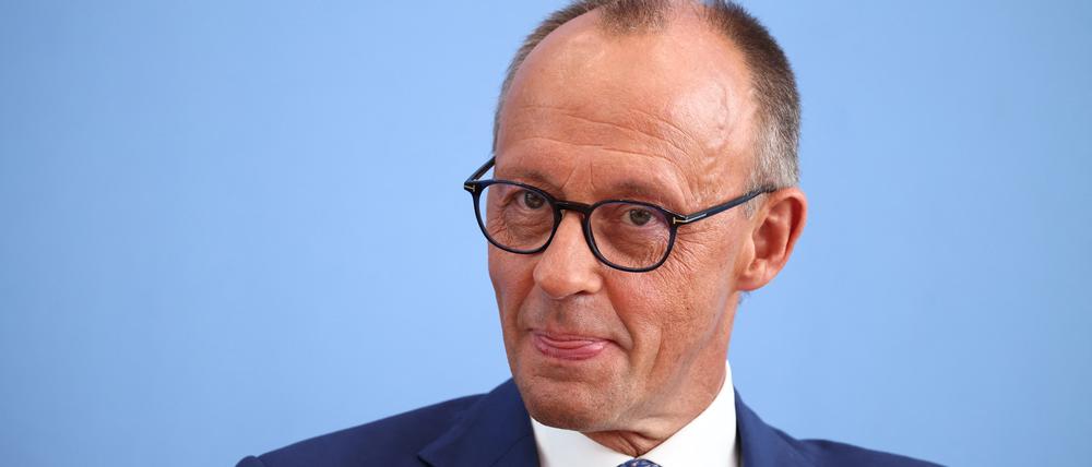Oppositionsführer Friedrich Merz (CDU) in der Bundespressekonferenz in Berlin.