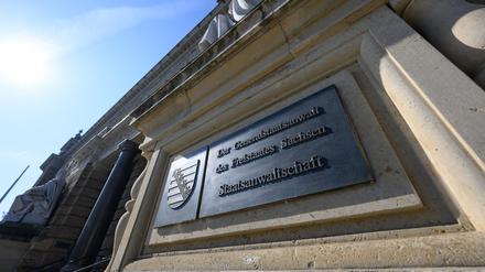 Durch illegaler Bankgeschäfte sollen mehrere Männern aus Leipzig und Berlin mitunter Schleuser bezahlt haben. (Archivbild)
