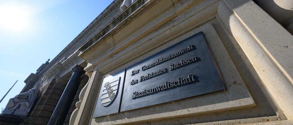 Durch illegaler Bankgeschäfte sollen mehrere Männern aus Leipzig und Berlin mitunter Schleuser bezahlt haben. (Archivbild)