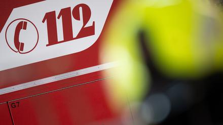 „112“ steht auf einem Einsatzwagen der Feuerwehr Potsdam.