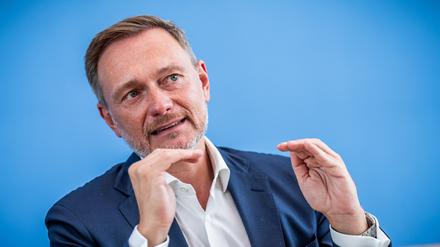 Christian Lindner (FDP), Bundesminister der Finanzen, nimmt an einer Pressekonferenz teil (Archivbild).