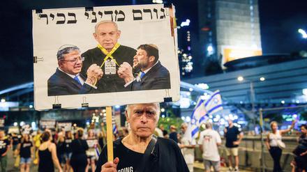 Proteste gegen Bezalel Smotrich (r.) und Itamar Ben-Gvir (l.) in Israel.