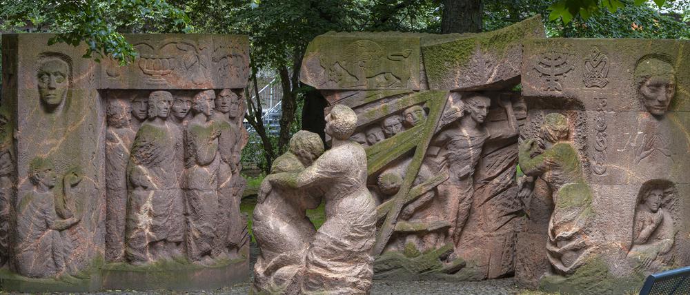 Das Denkmal in der Rosenstraße nahe dem Berliner Alexanderplatz wurde mit einer israelfeindlichen Parole beschmiert. (Archivbild)