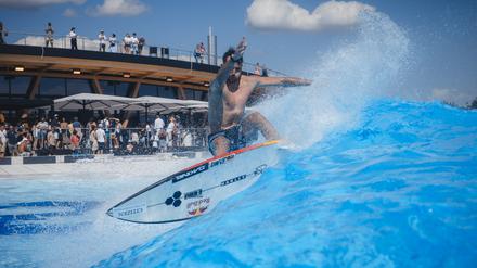 In Hallbergmoos bei München hat Mitte August Deutschlands erster Wavepark eröffnet. 