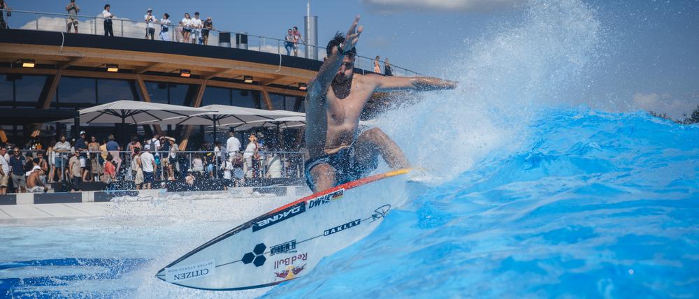 In Hallbergmoos bei München hat Mitte August Deutschlands erster Wavepark eröffnet. 