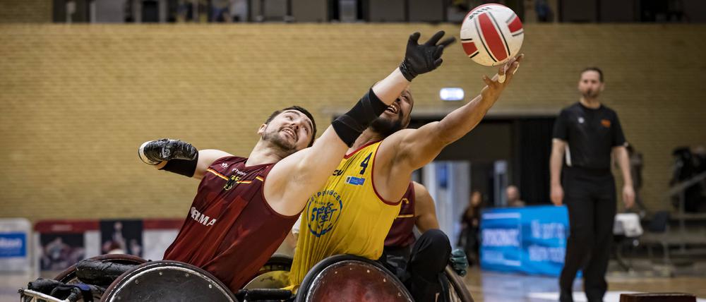 Duell beim Rollstuhlrugby