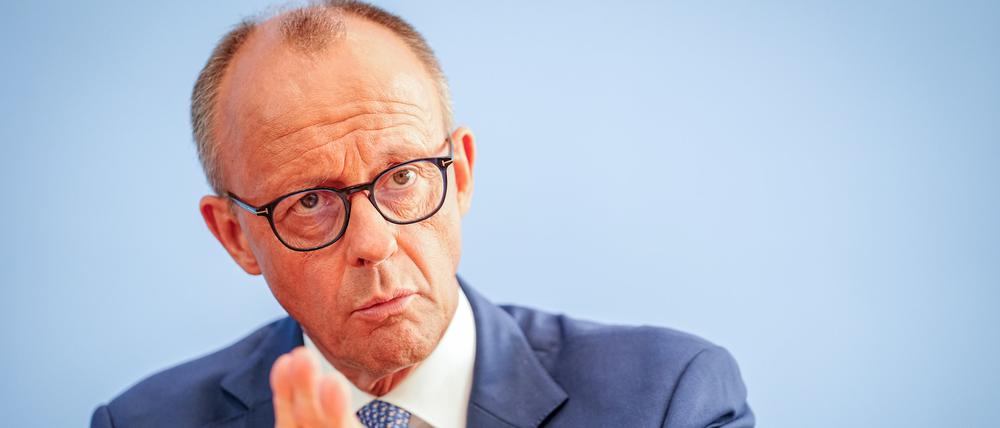 CDU-Chef Friedrich Merz (CDU) verlangt die Erklärung einer nationalen Notlage, um den Zuzug von Dublin-Flüchtlingen zu verhindern.