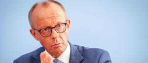 CDU-Chef Friedrich Merz (CDU) verlangt die Erklärung einer nationalen Notlage, um den Zuzug von Dublin-Flüchtlingen zu verhindern.