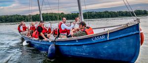 In einem Boot: Gemeinsames Segeln soll den Teamgeist der Resort-Gäste fördern.