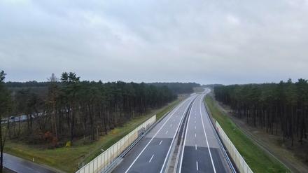Sachsen-Anhalt, Tangerhütte: Ein Stück der Autobahn 14 bei Lüderitz in der Altmark, aufgenommen mit einer Drohne.