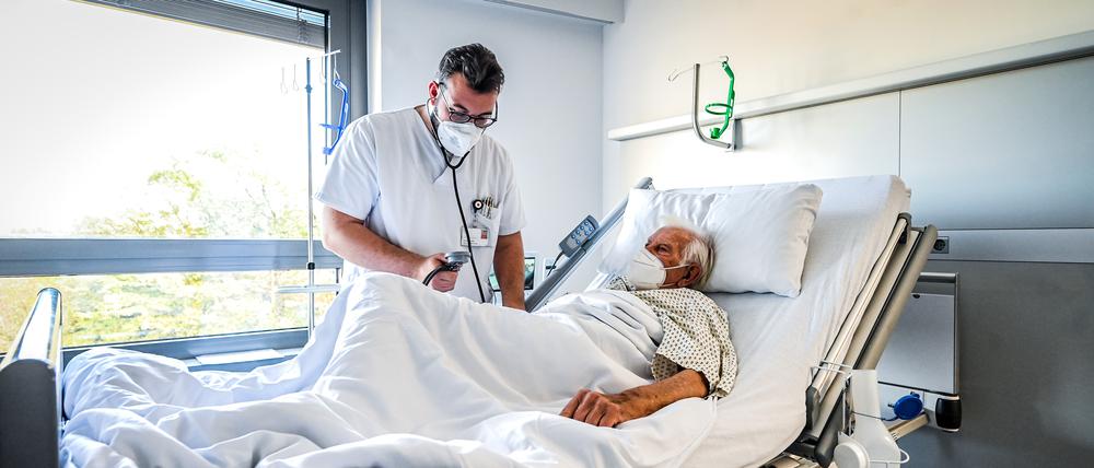 Auch Krankenhausbehandlungen haben 2024 8,3 Prozent höhere Kosten verursacht.
