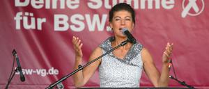 Parteigründerin Sahra Wagenknecht will zur Stationierung von Mittelstreckenraketen die Bevölkerung befragen.
