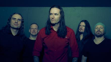 Marcus Bischoff (Gesang), Alexander Dietz (Gitarre), Maik Weichert (Gitarre), Eric Bischoff (Bass) und Christian Bass (Drums) sind Heaven Shall Burn.