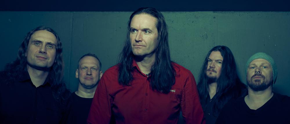 Marcus Bischoff (Gesang), Alexander Dietz (Gitarre), Maik Weichert (Gitarre), Eric Bischoff (Bass) und Christian Bass (Drums) sind Heaven Shall Burn.