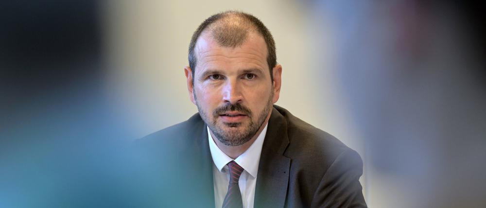 Brandenburgs Bildungsminister Steffen Freiberg (SPD) bedankte sich bei den Schulleitungen und Lehrkräften.