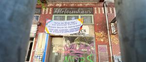 Geisterhaus am Hindenburgdamm Ecke Gardeschützenweg: Unbekannte schlagen vor, es zu einem queeren Zentrum zu machen. Doch erst einmal müsste die Ruine saniert werden.