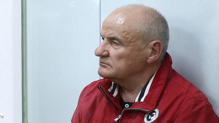 Der ehemalige stellvertretende russische Verteidigungsminister Pawel Popow, der wegen Betrugs im großen Stil angeklagt ist, erscheint zu einer Anhörung vor dem 235. militärischen Garnisonsgericht.