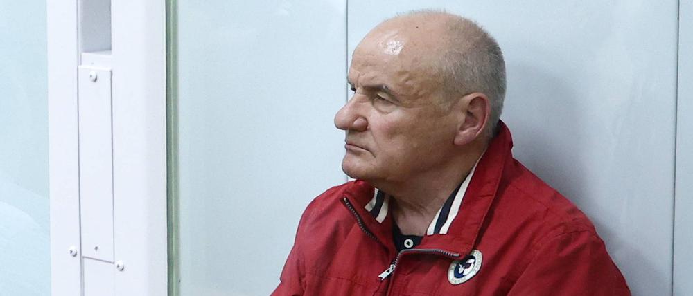 Der ehemalige stellvertretende russische Verteidigungsminister Pawel Popow, der wegen Betrugs im großen Stil angeklagt ist, erscheint zu einer Anhörung vor dem 235. militärischen Garnisonsgericht.