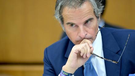 Österreich, Wien: Rafael Mariano Grossi, Generaldirektor, Internationale Atomenergie-Organisation (IAEO), hört zu bei der Frühjahrstagung der Internationalen Atomenergiebehörde (IAEA).  DIe Behörde ist zunehmend besorgt über den steigenden Uranbestand im Iran.