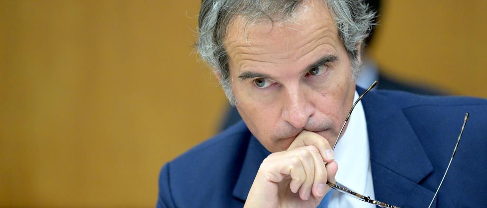 Österreich, Wien: Rafael Mariano Grossi, Generaldirektor, Internationale Atomenergie-Organisation (IAEO), hört zu bei der Frühjahrstagung der Internationalen Atomenergiebehörde (IAEA). DIe Behörde ist zunehmend besorgt über den steigenden Uranbestand im Iran.