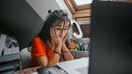 Studieren kann überfordern. Vor dem Wechsel des Fachs sollte man sich einige Gedanken machen.