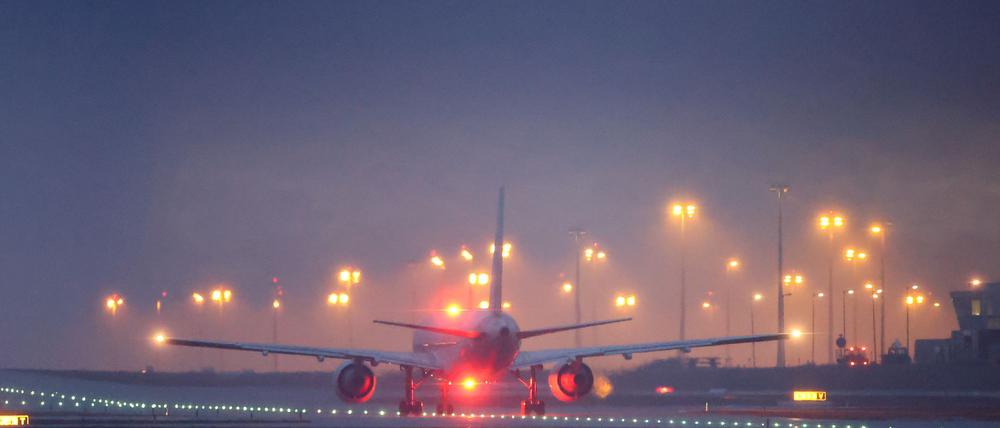 Vom Flughafen Leipzig/Halle sind am Freitagmorgen Afghanen abgeschoben worden. (Symbolbild)