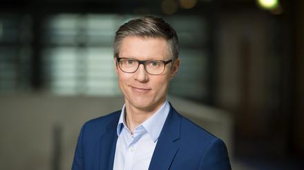 Justus Kliss koordiniert derzeit im Crossmedialen News Center des RBB die Wahlberichterstattung in Brandenburg.
