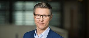 Justus Kliss koordiniert derzeit im Crossmedialen News Center des RBB die Wahlberichterstattung in Brandenburg.