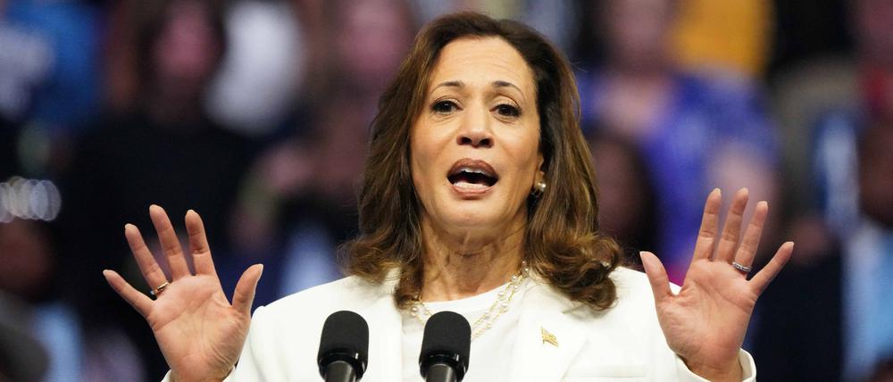 Die Präsidentschaftskandidatin Kamala Harris (59).