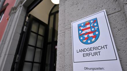 In Erfurt hat das Landgericht entschieden, dass die AfD Journalist:innen doch Zutritt zur Wahlparty gewehren muss. 