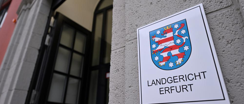 In Erfurt hat das Landgericht entschieden, dass die AfD Journalist:innen doch Zutritt zur Wahlparty gewehren muss. 