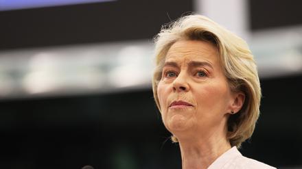 Ursula von der Leyen (CDU), amtierende Präsidentin der Europäischen Kommission, wollte eigentlich Parität unter ihren Kommissarinnen und Kommissaren. Danach sieht es aktuell aber eher nicht aus.