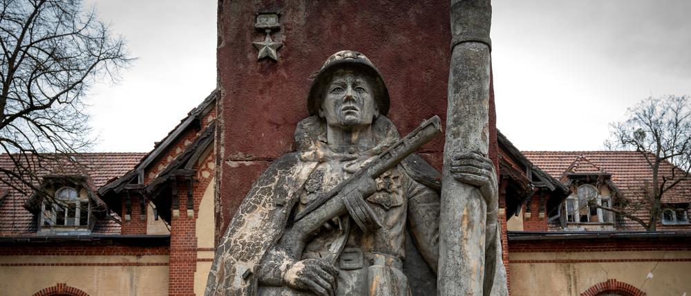 Denkmal für die sowjetischen Sanitäter des Zweiten Weltkrieges in Beelitz-Heilstätten. 
