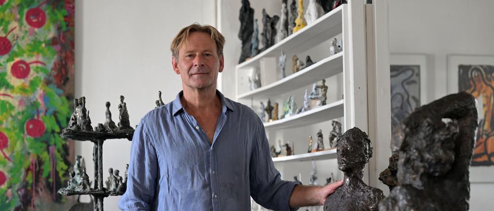Der Künstler Mikos Meininger in seinem Atelier im Kunsthaus Sans Titre.