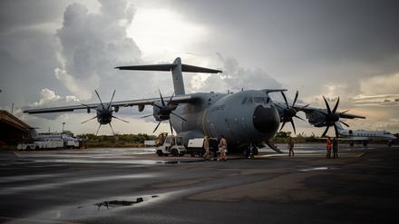 Ein A400M der Luftwaffe steht auf dem Flughafen in Niamey (Symbolbild).