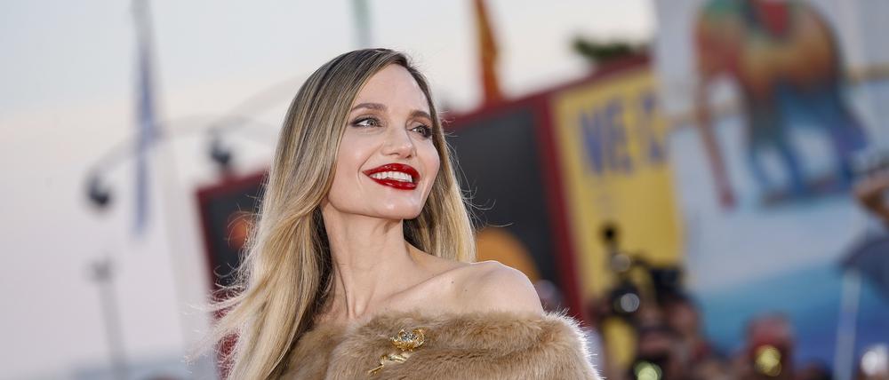 Für Angelina Jolie bedeutet der Auftritt im Rampenlicht von Venedig ein künstlerisches Comeback.