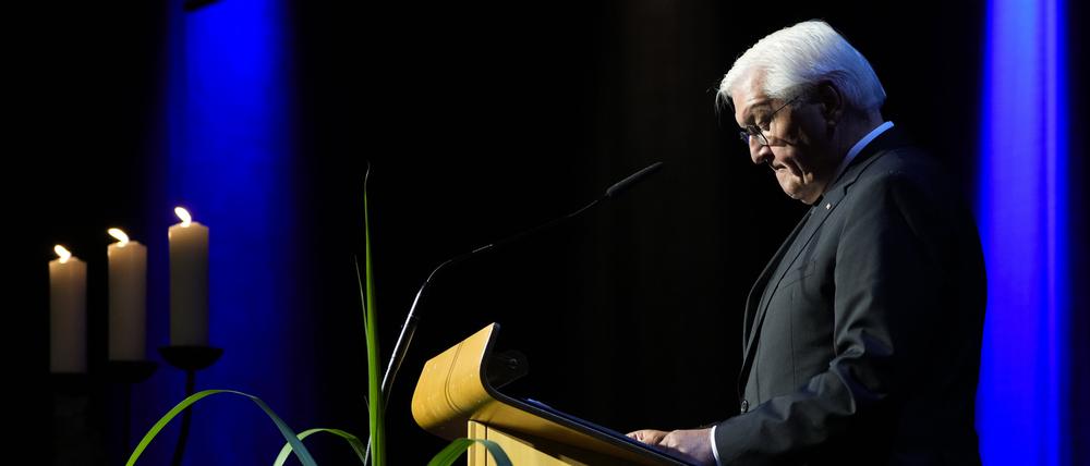 Bundespräsident Frank-Walter Steinmeier spricht während der Gedenkfeier für die Todesopfer der Messerattacke auf dem Solinger Stadtfest.