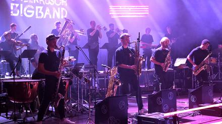 Die „Jazzrausch Bigband“ bei ihrem Auftritt zum Saisonstart im Nikolaisaal.