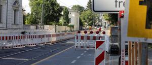 Bleibt weiterhin gesperrt: Die Trambaustelle in der Friedrich-Ebert-Straße. 