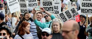 Auch die „Omas gegen Rechts“ machten in Leipzig mobil.