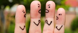 Damit es keinen Streit zwischen den Angehörigen gibt, ist es wichtig, ein Testament zu verfassen.