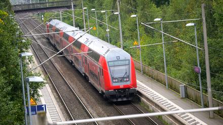 Ein doppelstöckiger Regionalzug der Deutschen Bahn.