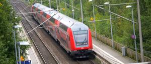Ein doppelstöckiger Regionalzug der Deutschen Bahn.
