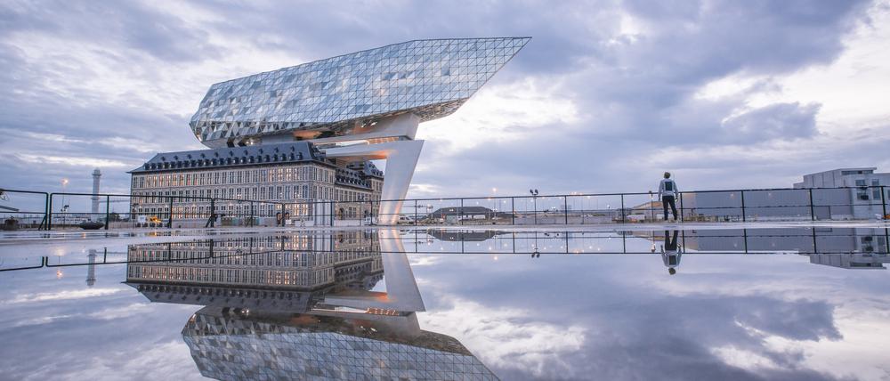 Spektakuläres Havenhuis in Antwerpen.