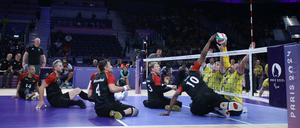 Die deutschen Sitzvolleyballer sicherten sich bei den Paralympics den frühzeitigen Einzug ins Halbfinale. 