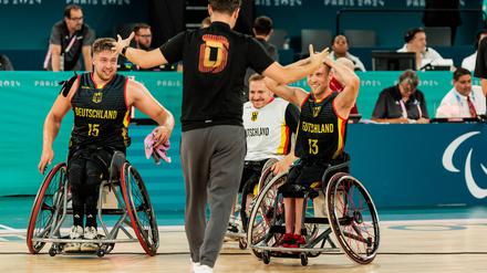 Die deutschen Rollstuhlbasketballer feiern den ersten Einzug ins Halbfinale seit 32 Jahren.
