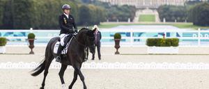 Heidemarie Dresing wird Vierte beim Reitsportauftakt im Schlosspark von Versailles. 