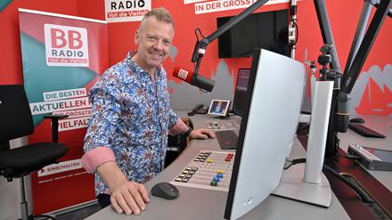 Jens Herrmann war früher Gewichtheber, ist seit 28 Jahren bei BB Radio in Potsdam und spricht dort regelmäßig mit Torsten Sträter über Musik.